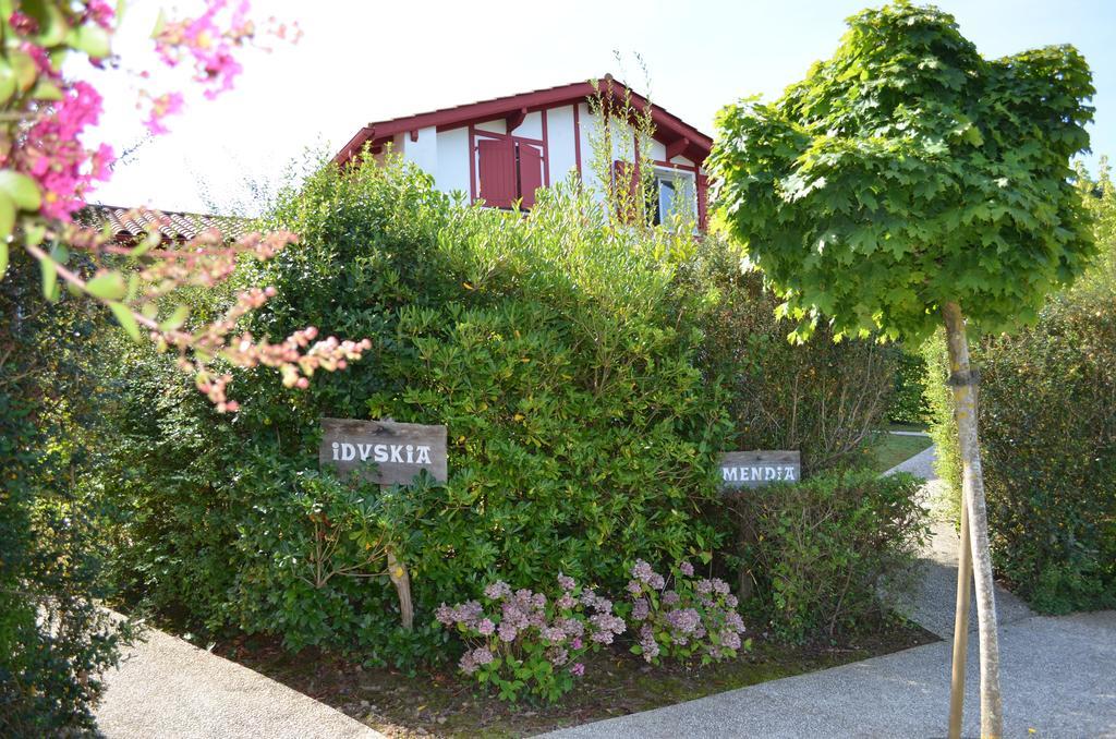 Les Villas d'Harri-Xuria Saint-Pierre-dʼIrube Exterior foto